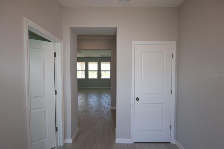 Spacious, unfurnished interior of a new home in Bay Lake Farms, St. Cloud (Image 31).