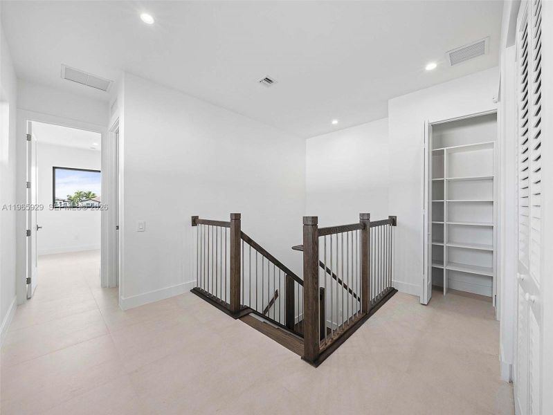 Image 93 of a home in .