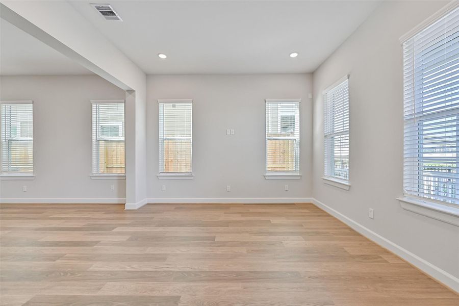 Spacious, unfurnished interior of a new home in Pearland Old Townsite, Pearland (Image 23).