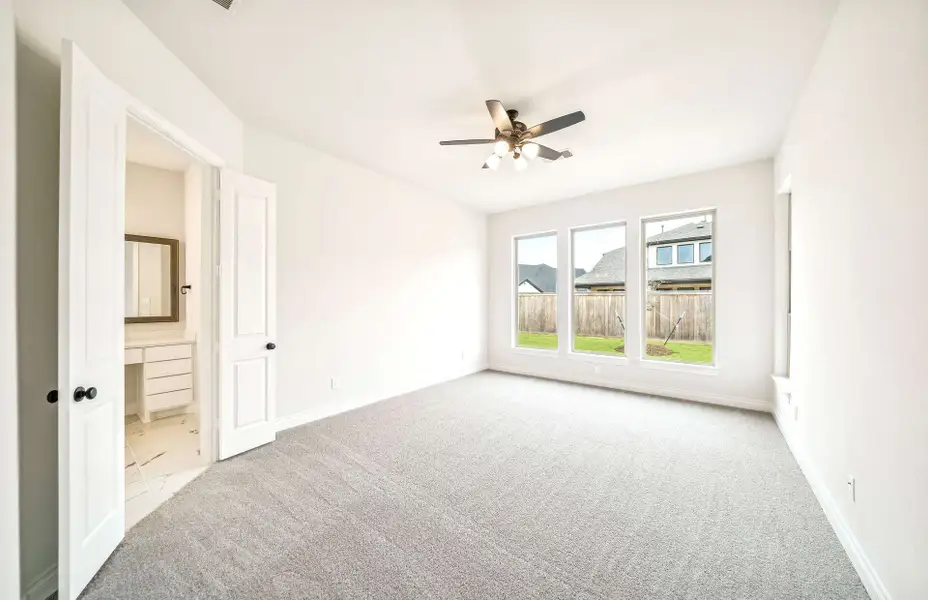 Spacious, unfurnished interior of a new home in Bridgeland 60′, Cypress (Image 23).