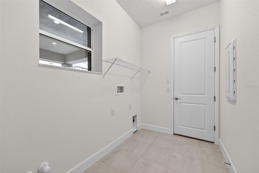 Spacious, unfurnished interior of a new home in Winding Ridge, Wesley Chapel (Image 36).