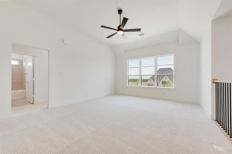 Spacious, unfurnished interior of a new home in Quail Hollow, Rockwall (Image 28).