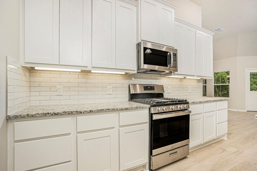 Image 7 of a home in Encino Estates.