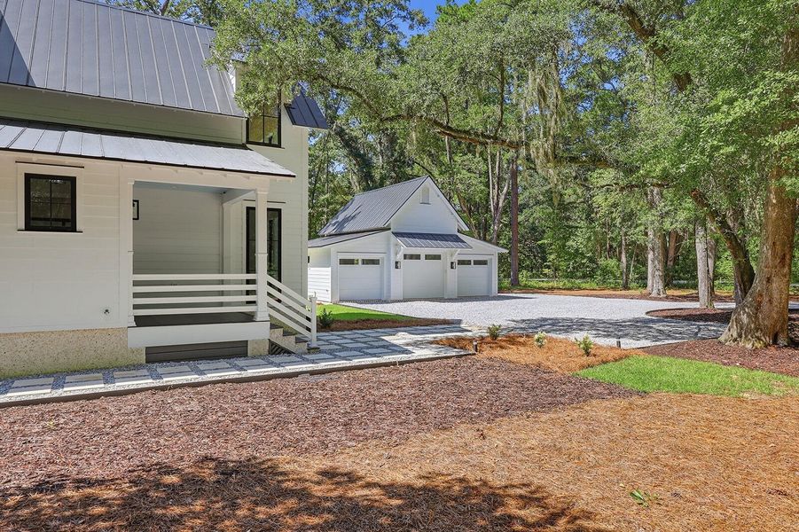 Exterior details and patio area of a home in , Seabrook (Image 4).