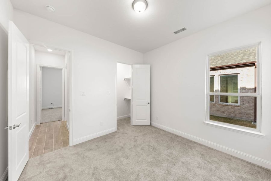 Representative unfurnished interior of a home built from the Belton by UnionMain Homes in Lake Breeze, Lavon (Image 15).