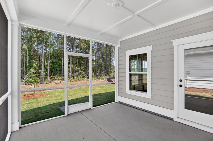 Exterior details and patio area of a home in Carnes Crossroads, Summerville (Image 3).