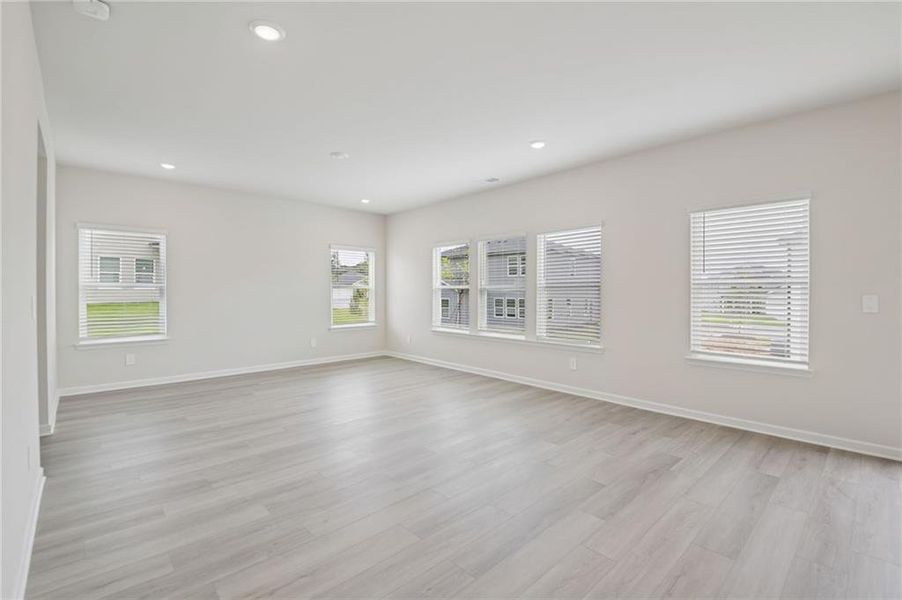 Spacious, unfurnished interior of a new home in Northwoods at Mirror Lake, Villa Rica (Image 25).