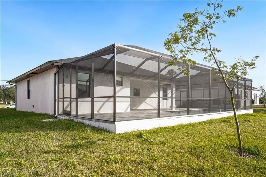 Exterior details and patio area of a home in , Cape Coral (Image 4).