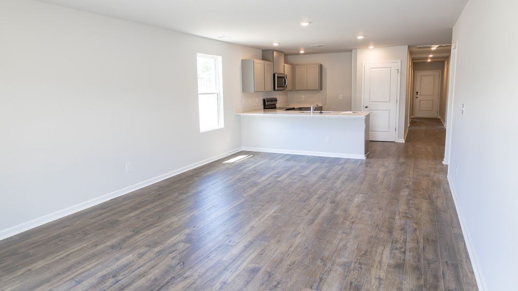 Spacious, unfurnished interior of a new home in Saddle Trace, Lewisburg (Image 26).