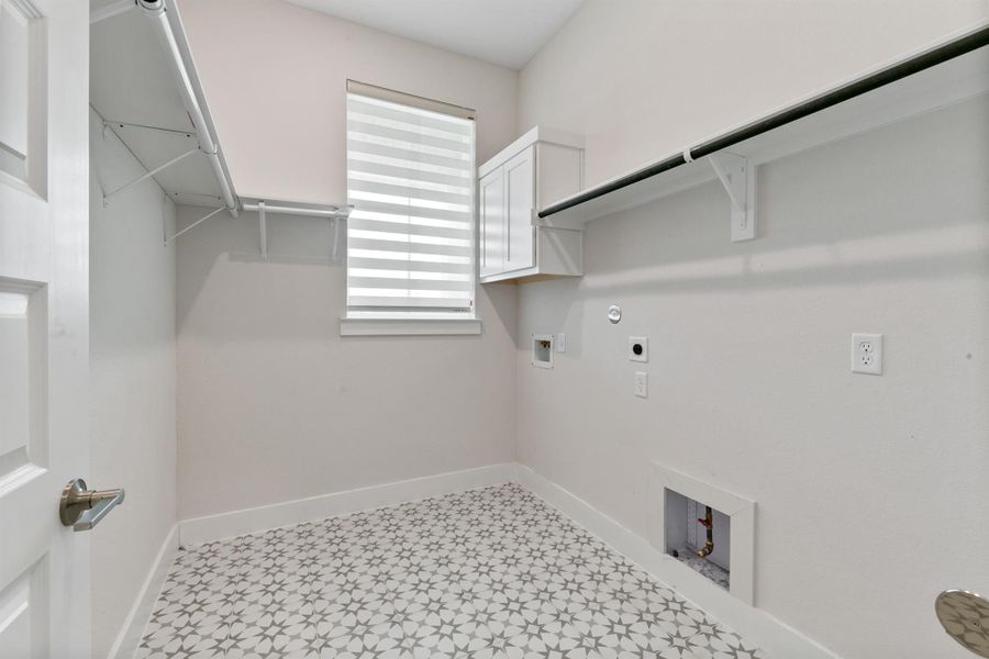 Spacious, unfurnished interior of a new home in Trillium, Richmond (Image 23).