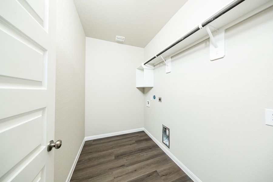 Spacious, unfurnished interior of a new home in River's Edge, Conroe (Image 19).
