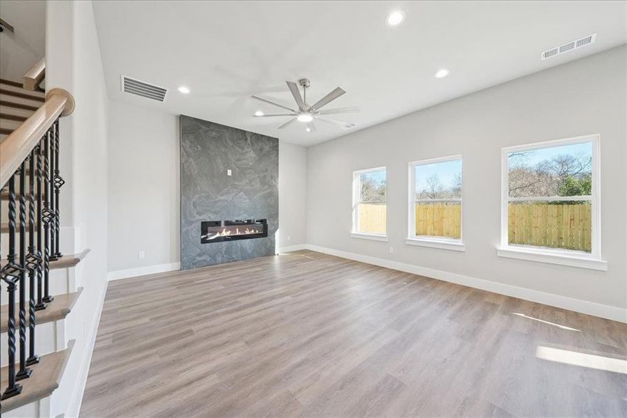 Spacious, unfurnished interior of a new home in , Waxahachie (Image 16).