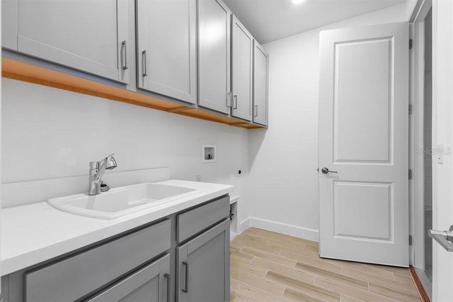 Furnished interior view inside a new home in Ardisia Park, New Smyrna Beach (Image 9).