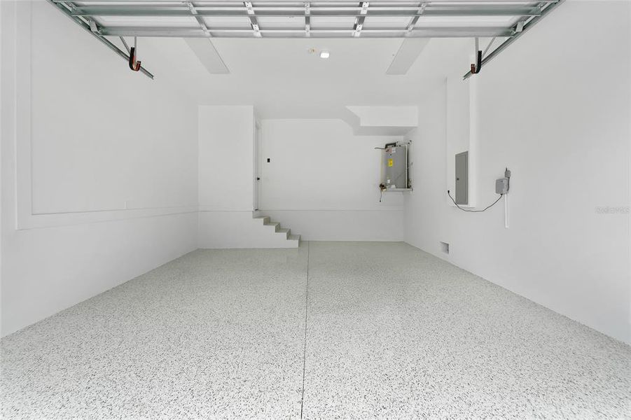 Spacious, unfurnished interior of a new home in , Tampa (Image 39).