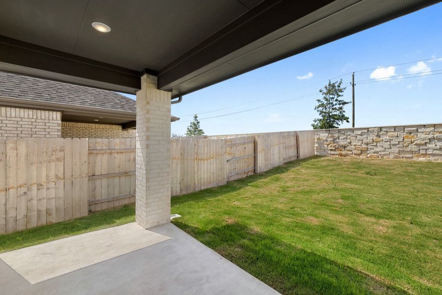 Exterior details and patio area of a home in Flora, Hutto (Image 4).