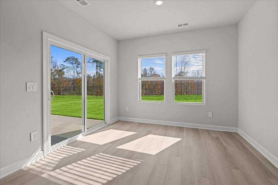 Spacious, unfurnished interior of a new home in Creek Ridge - Heritage Collection, Spartanburg (Image 10).