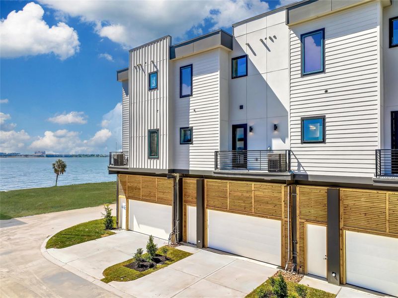 Front exterior of a home in the Lago Pointe community, located in Seabrook, TX (Image 11).