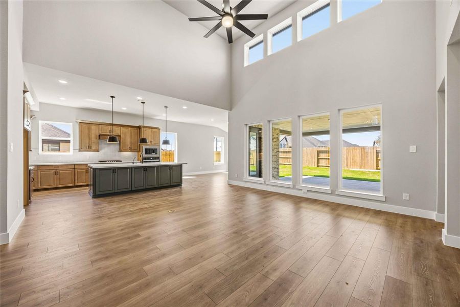 Spacious, unfurnished interior of a new home in Valencia, Manvel (Image 21).
