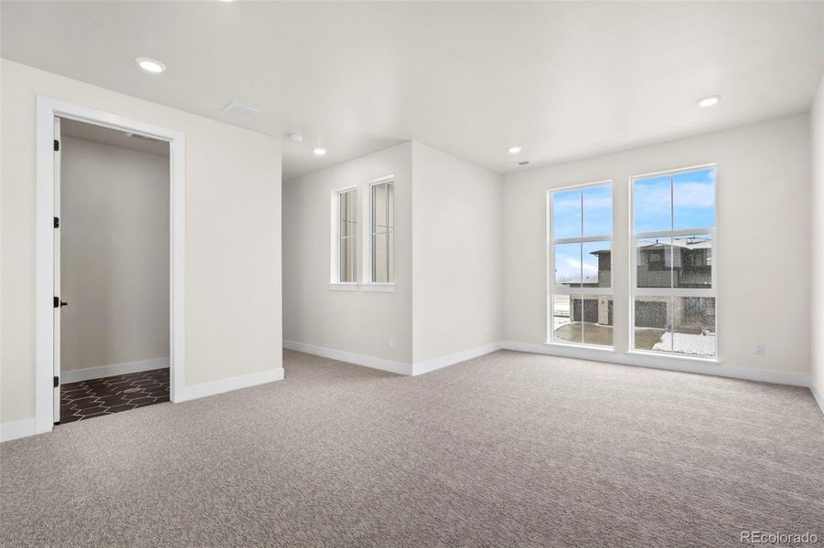 Spacious, unfurnished interior of a new home in , Fort Collins (Image 10).