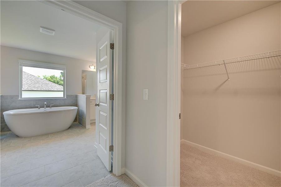 Spacious, unfurnished interior of a new home in Grandview at Millers Mill, Stockbridge (Image 21).