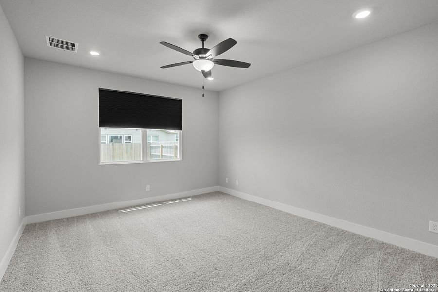 Spacious, unfurnished interior of a new home in Skybrooke, San Antonio (Image 13). Spacious, unfurnished interior of a new home in Skybrooke, San Antonio (Image 13).