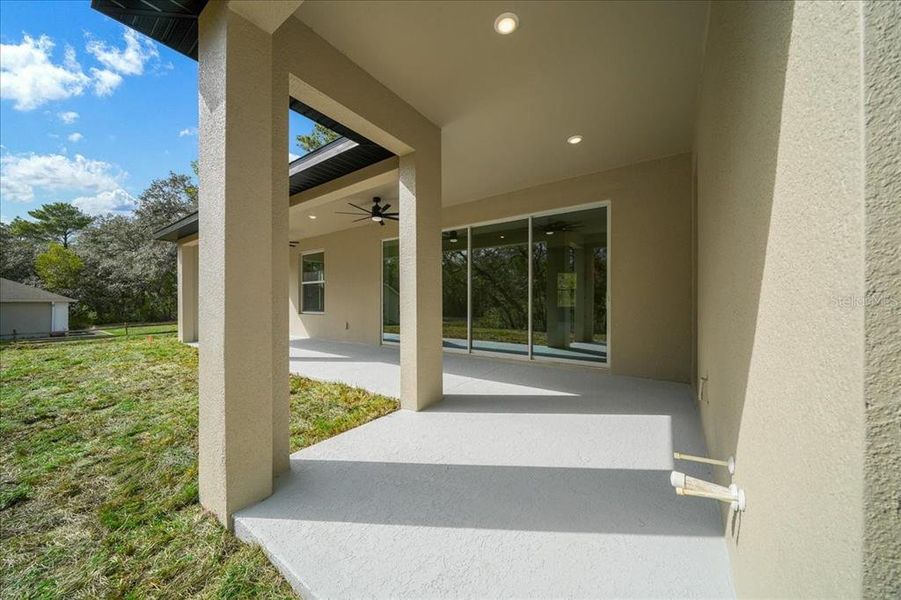 Exterior details and patio area of a home in , Weeki Wachee (Image 39).