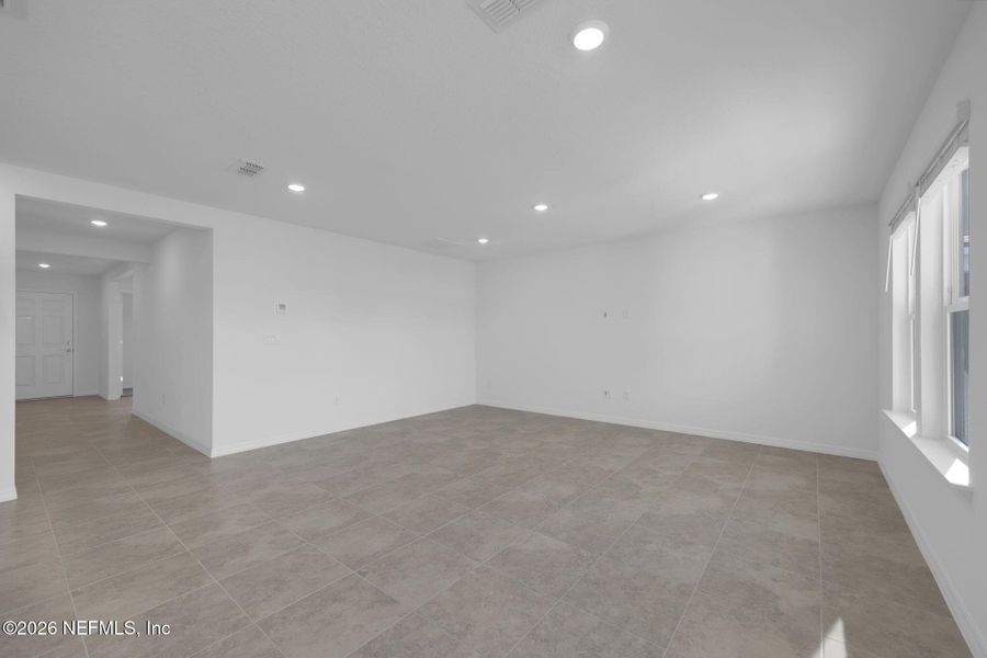 Spacious, unfurnished interior of a new home in Wells Landing, Jacksonville (Image 19).