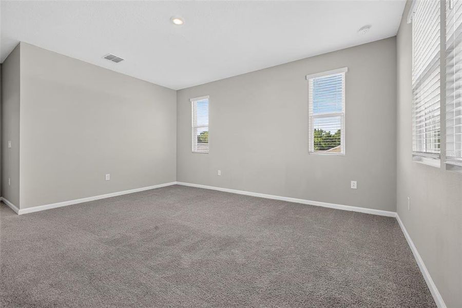 Spacious, unfurnished interior of a new home in , Kissimmee (Image 29).