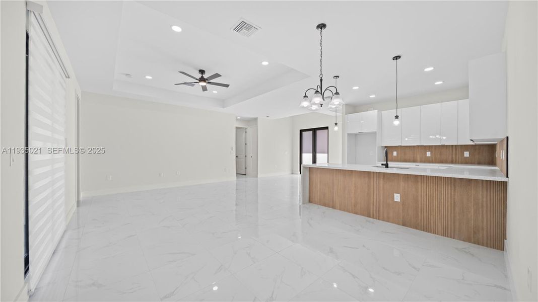 Spacious, unfurnished interior of a new home in , Lehigh Acres (Image 27).