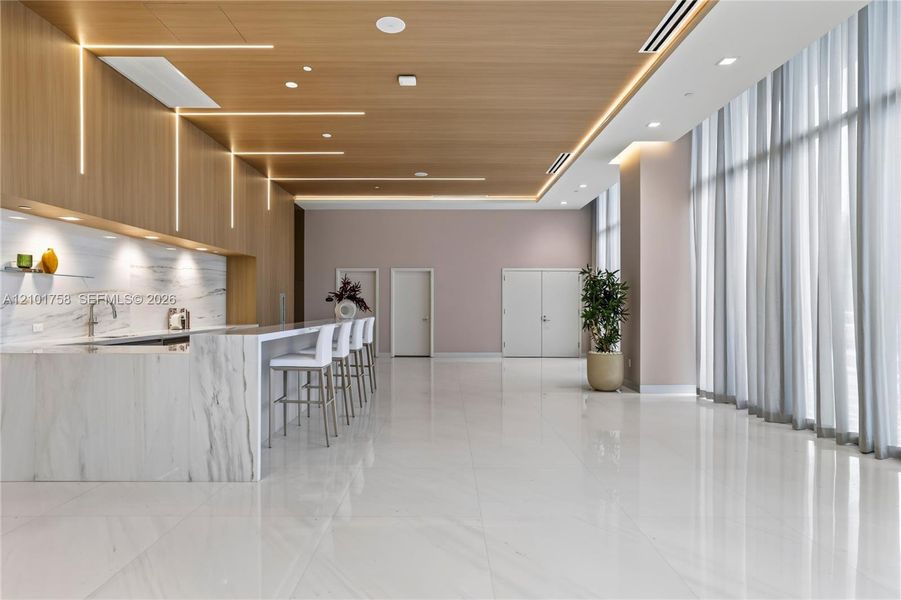 Community amenities in , Hallandale Beach (Image 24).