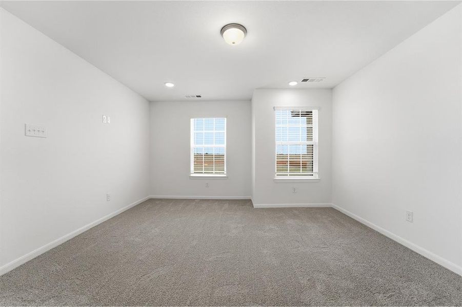 Spacious, unfurnished interior of a new home in Saddlebrook Estates, Waxahachie (Image 19).