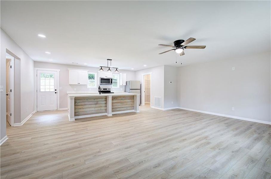 Spacious, unfurnished interior of a new home in , Cartersville (Image 14).
