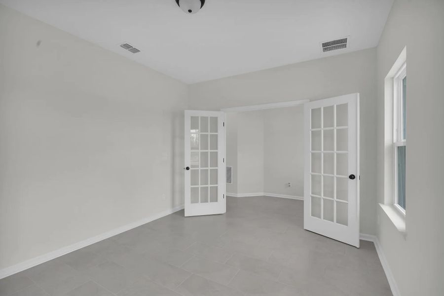 Representative unfurnished interior of a home built from the Heron by Drees Custom Homes in Edinburgh Village, Jacksonville (Image 23).