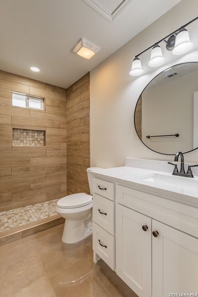 Furnished interior view inside a new home in , Eagle Pass (Image 6).
