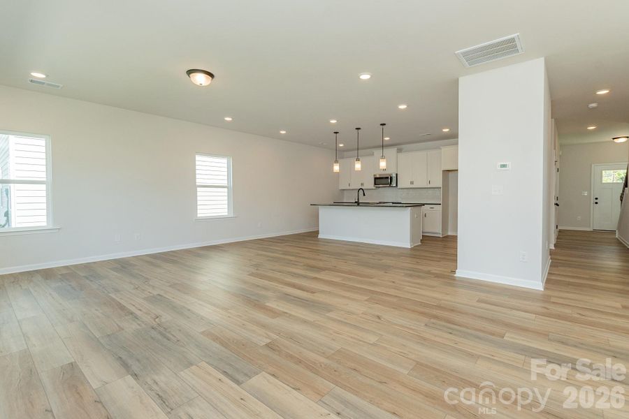Spacious, unfurnished interior of a new home in Sunset Meadows, Charlotte (Image 15).