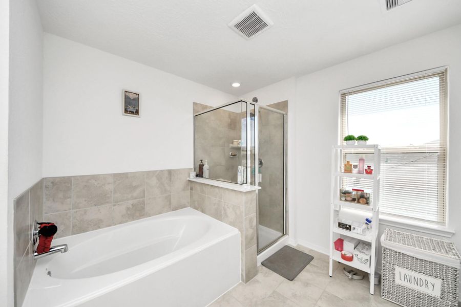 Furnished interior view inside a new home in Olympia Falls, Fresno (Image 6).