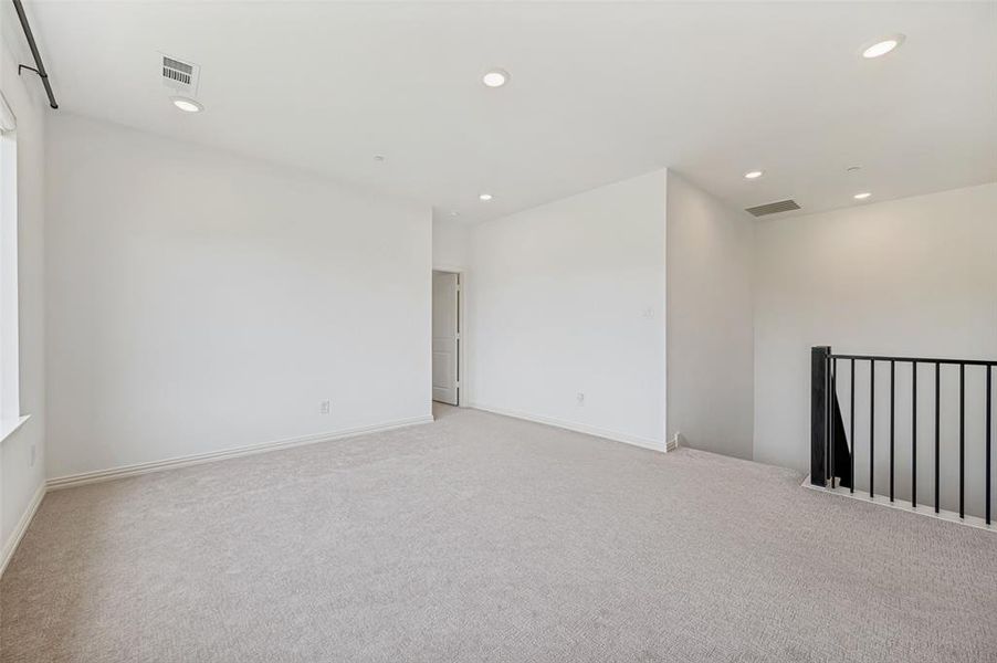 Spacious, unfurnished interior of a new home in Painted Tree - Woodland District, McKinney (Image 18).