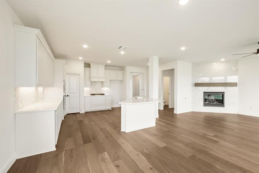 Spacious, unfurnished interior of a new home in Painted Tree Woodland District 50, McKinney (Image 21). Spacious, unfurnished interior of a new home in Painted Tree Woodland District 50, McKinney (Image 21).