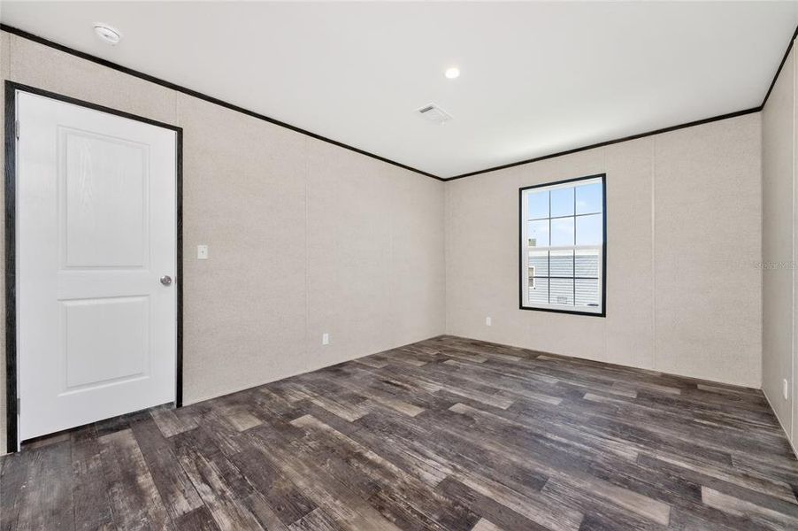 Spacious, unfurnished interior of a new home in , Port Charlotte (Image 15).