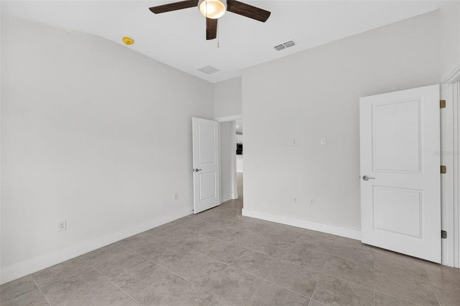 Spacious, unfurnished interior of a new home in , Port Charlotte (Image 29).