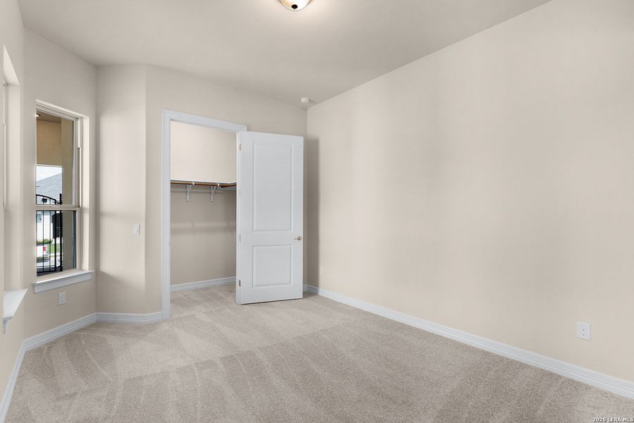 Spacious, unfurnished interior of a new home in Cibolo Crossing, Universal City (Image 26).