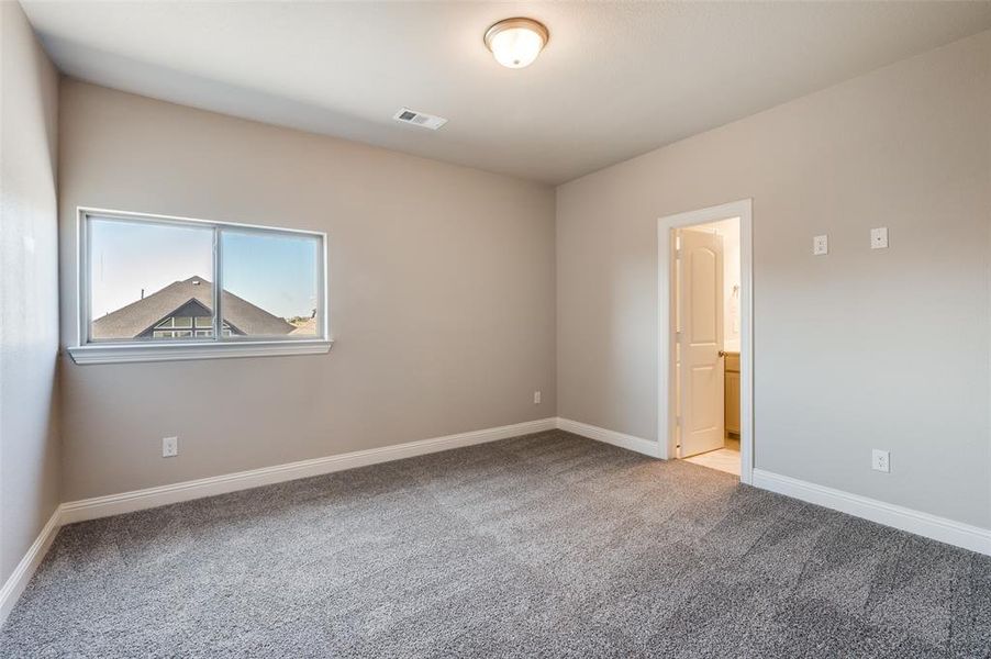 Spacious, unfurnished interior of a new home in , Mansfield (Image 24).