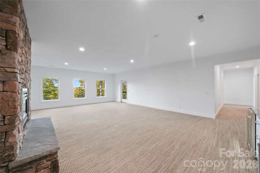 Spacious, unfurnished interior of a new home in , Newland (Image 24).