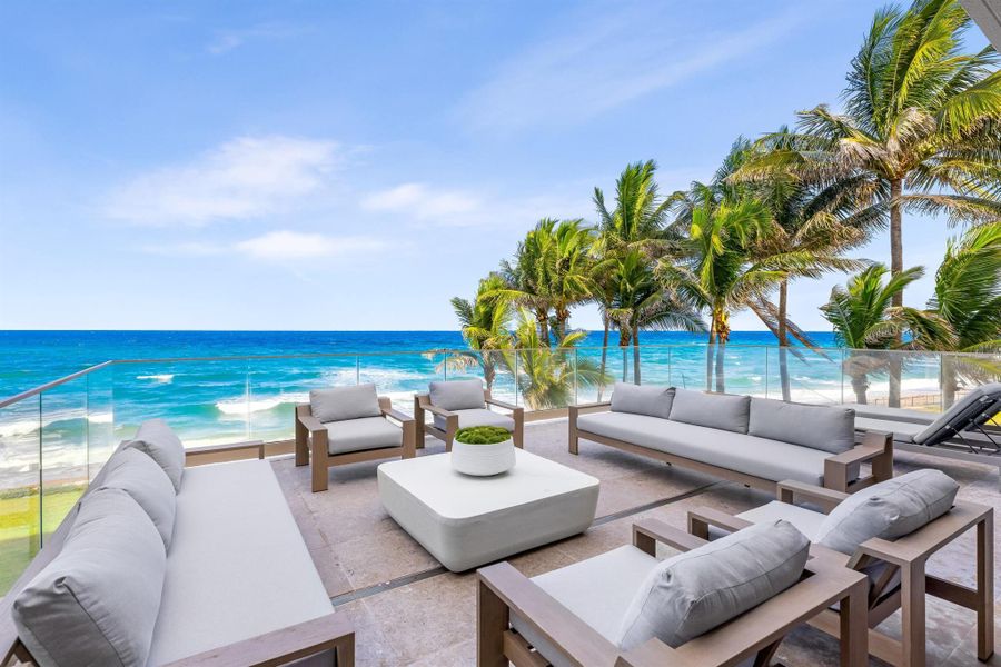 Furnished interior view inside a new home in , Manalapan (Image 19).