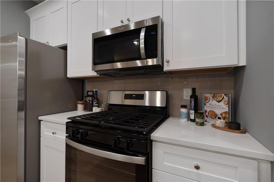 Furnished interior view inside a new home in Abbotts Crossing, Conyers (Image 11).