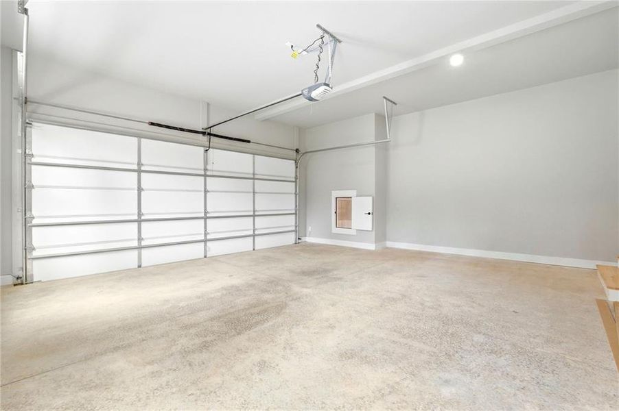 Spacious, unfurnished interior of a new home in , Flowery Branch (Image 27).
