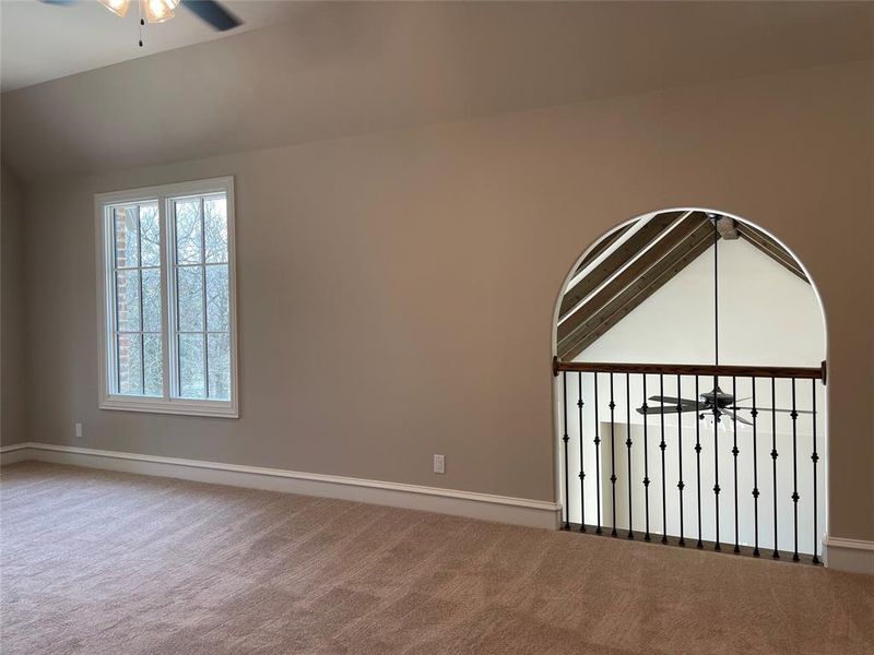Spacious, unfurnished interior of a new home in , Sherman (Image 18).