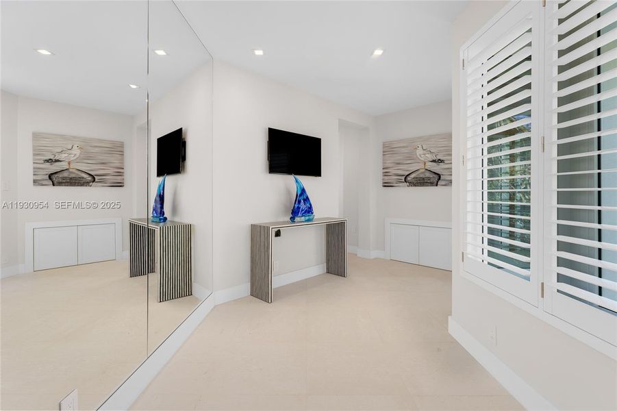 Furnished interior view inside a new home in , Key Largo (Image 42).