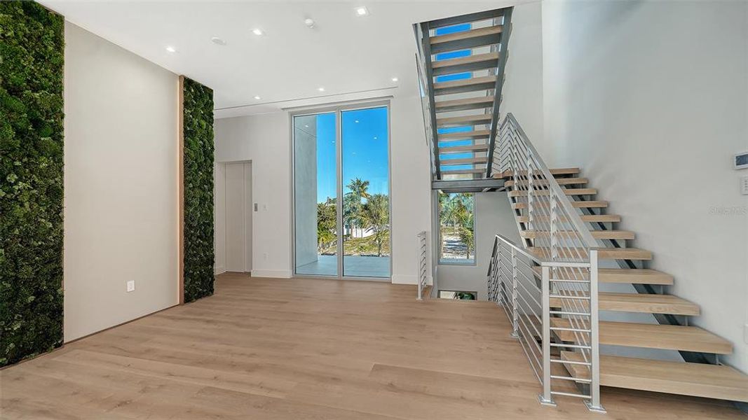 Spacious, unfurnished interior of a new home in , Longboat Key (Image 18).