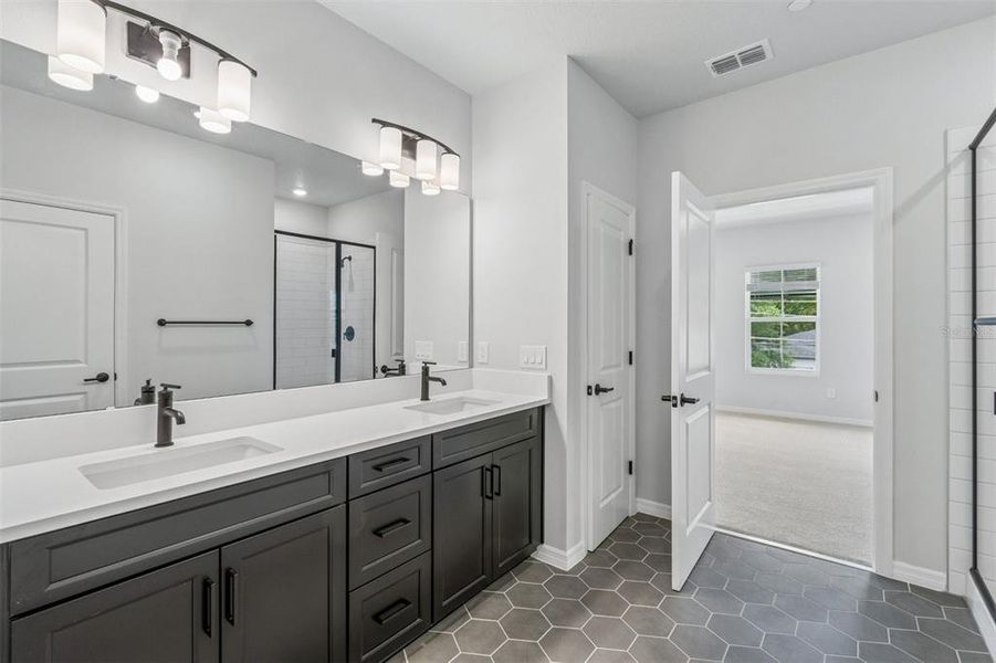 Furnished interior view inside a new home in , Orlando (Image 11).
